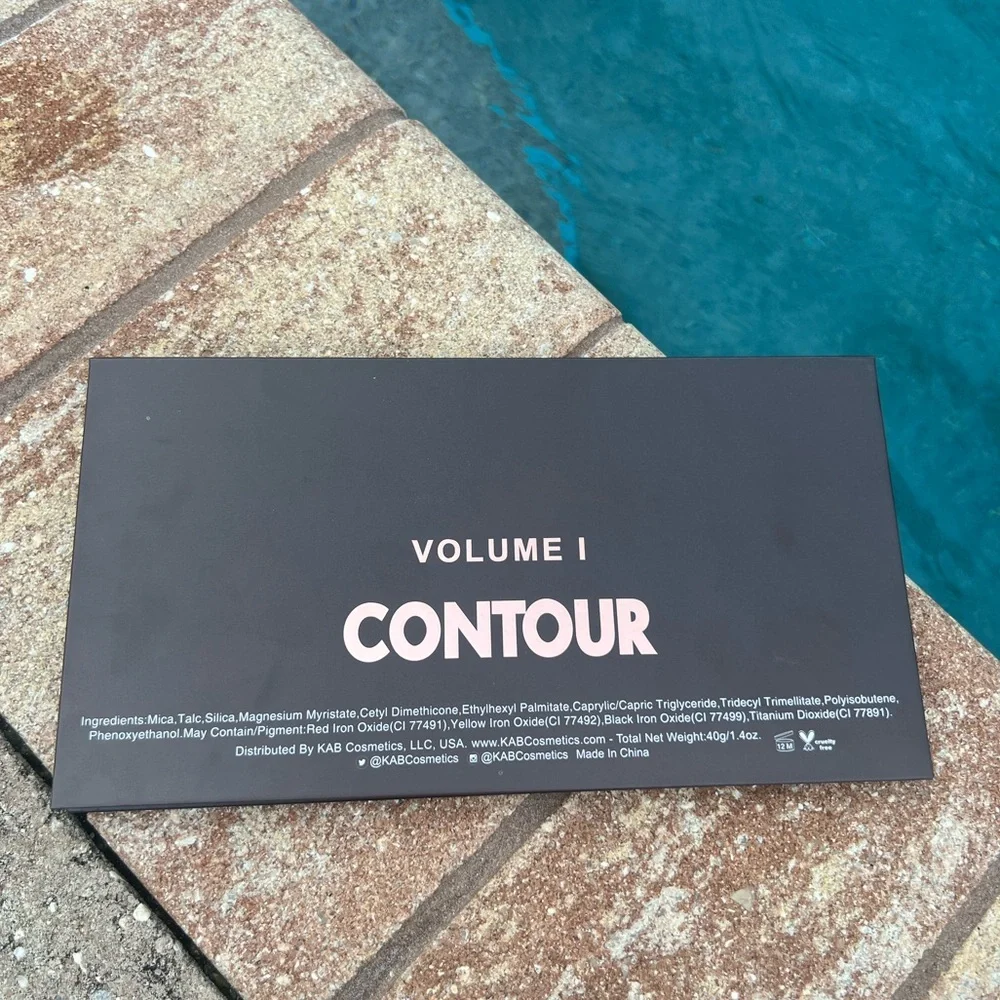 KAB Cosmetics 'Volume 1' contour - Picture 2 of 3